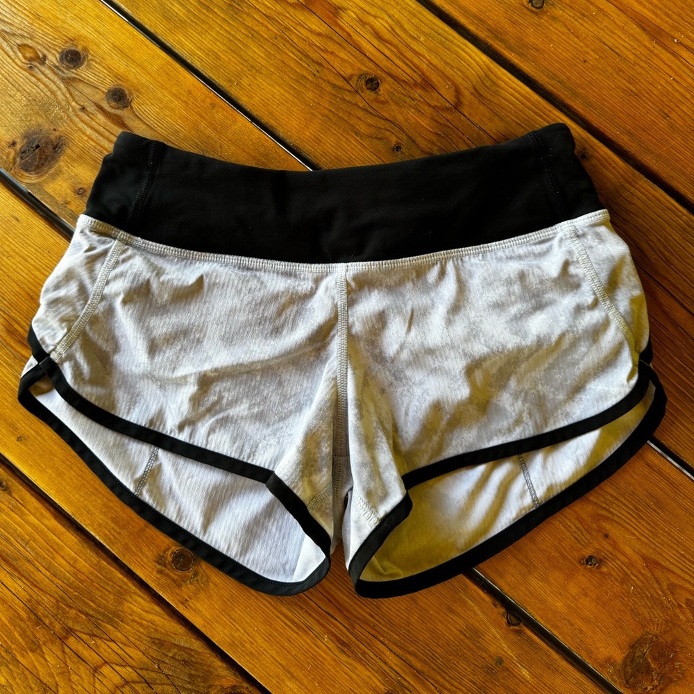 EUC Lululempn Run Speed Short Subtle Chevron Size 2